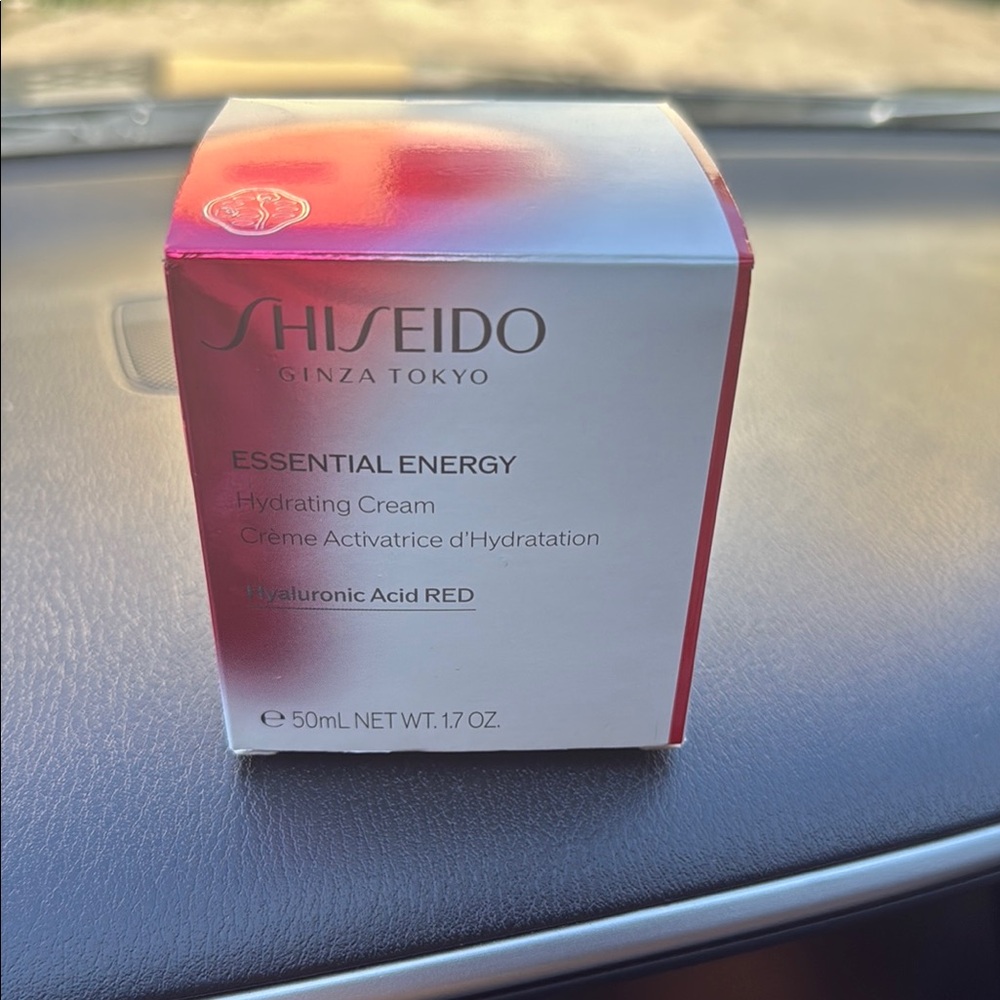 Shiseido Essential Energy Cream in Red and White